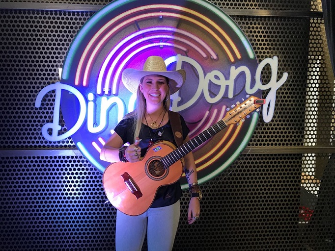 A cantora Bruna Viola foi destaque no primeiro Ding Dong de 2018. O quadro faz parte do Domingão do Faustão e é uma das principais apostas do programa. 
