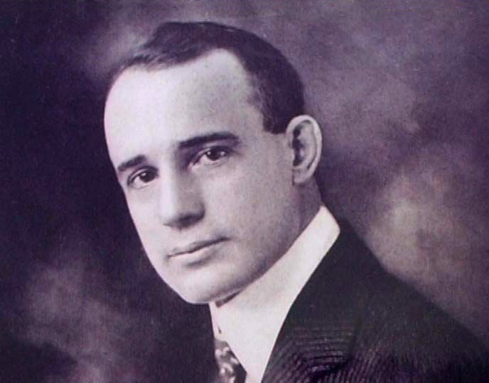 Napoleon Hill, considerado pai da auto-ajuda tem livro polêmico entre os mais vendidos em época de crise